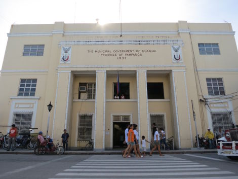  Facade of the Guagua Municipal Hall