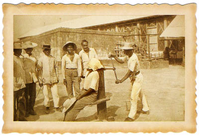  Front of postcard: Execution by garrote scene with smiling spectators